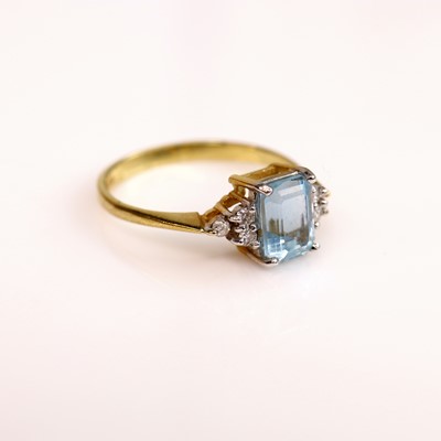 Lot 275 - An 18ct gold, aquamarine and white sapphire...