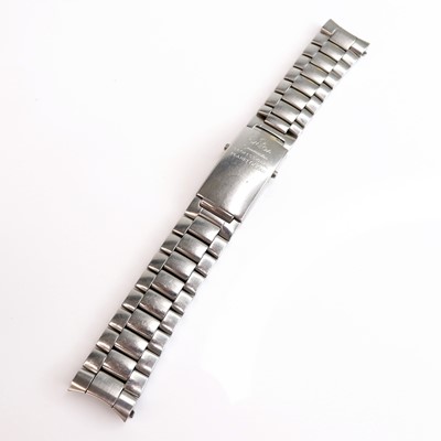 Lot 285 - An Omega Seamaster Planet Ocean steel watch...