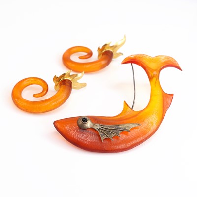 Lot 288 - A Jess James of London faux amber fish brooch,...