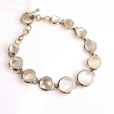 Lot 289 - A modern silver and cabochon moonstone set...