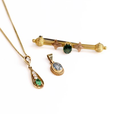 Lot 296 - 9ct gold, to include a green tourmaline set...