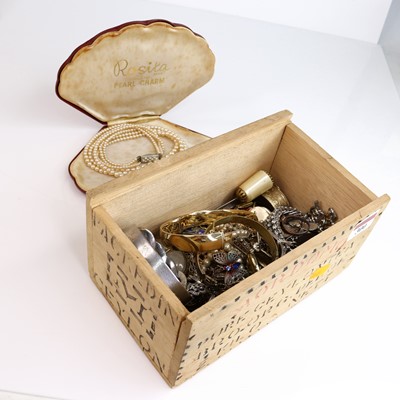 Lot 300 - A box of assorted costume jewellery, to...