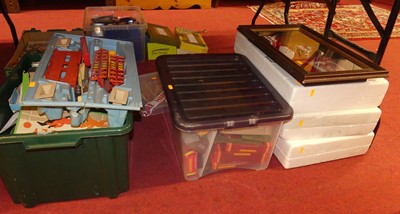 Lot 147 - A collection of toys and models, to include...