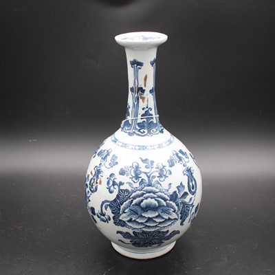 Lot 104 - A 18th century Dutch Delft bottle vase, blue...