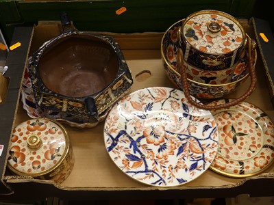 Lot 117 - A collection of Imari ceramics, to include a...