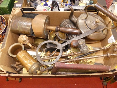 Lot 119 - A collection of metalware, to include a 19th...