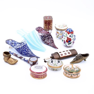 Lot 188 - A collection of items to include an enamel...