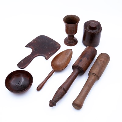 Lot 190 - A collection of treen, to include a lignum...