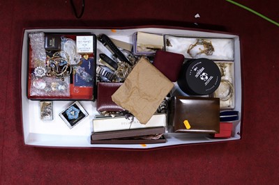 Lot 194 - A collection of costume jewellery, to include...