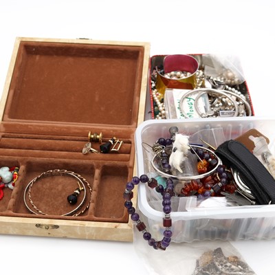 Lot 237 - A collection of costume jewellery, to include...