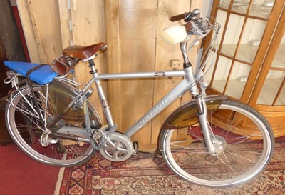 Lot 768 - Batavus gents cherokee bicycle, note with lock...
