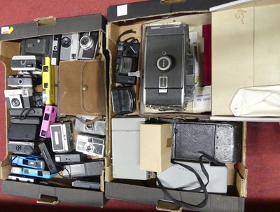 Lot 135 - A collection of cameras, to include various...