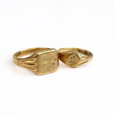 Lot 201 - A 9ct gold signet ring, size M; together with...