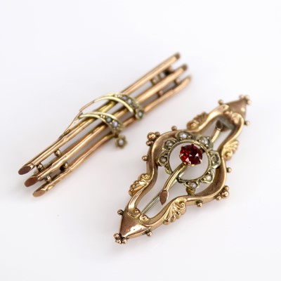 Lot 209 - An Edwardian 9ct gold, garnet and seed pearl...
