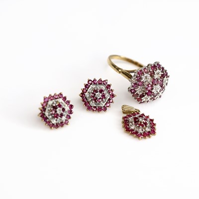 Lot 211 - A modern suite of 9ct gold, ruby and diamond...