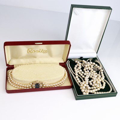 Lot 226 - A cultured pearl single string necklace on 8ct...