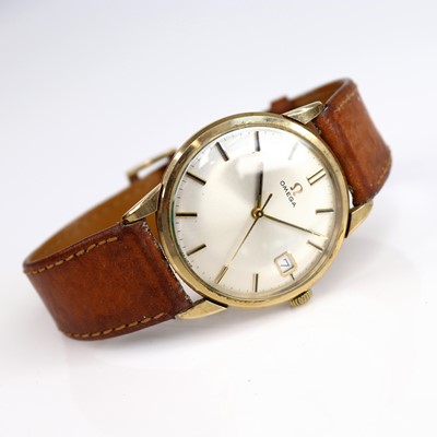 Lot 227 - An Omega gent's 9ct gold cased manual wind...